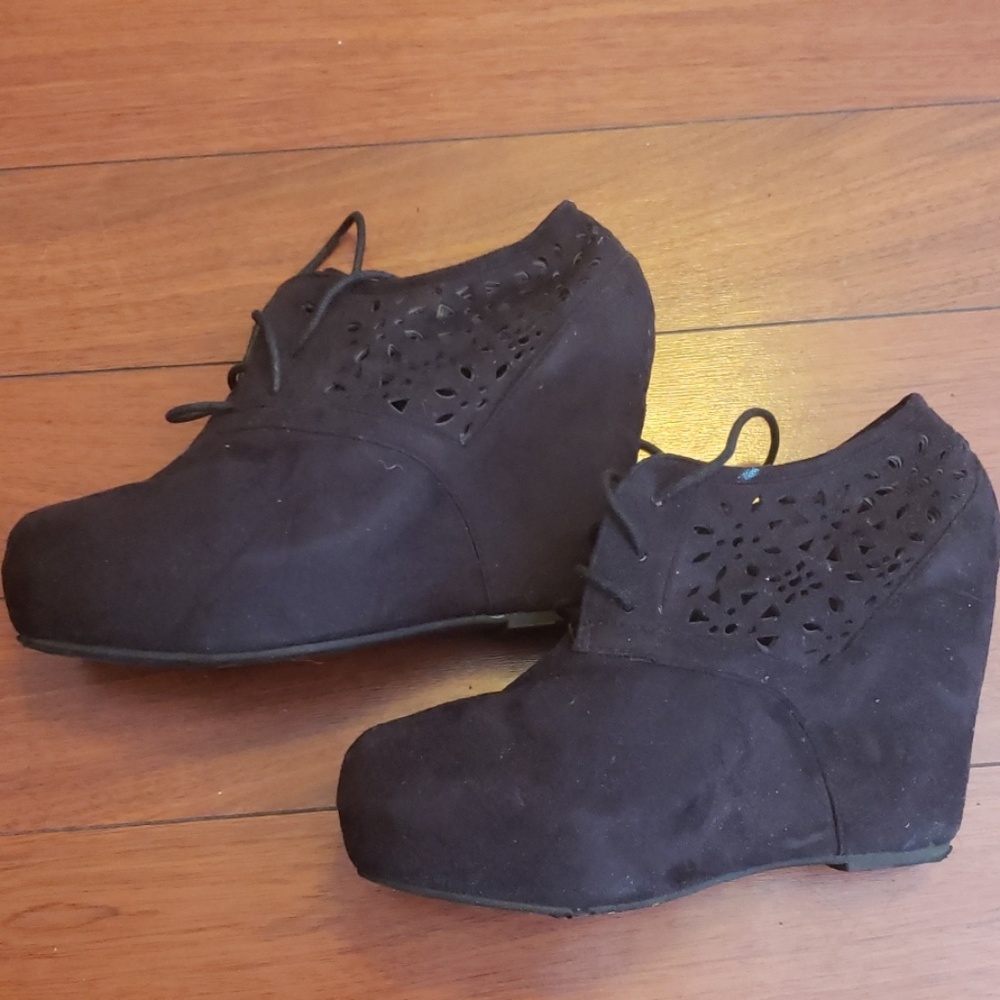Booties - Picture 4 of 5